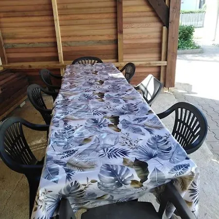 Dom wakacyjny Maison Familiale Chaleureuse